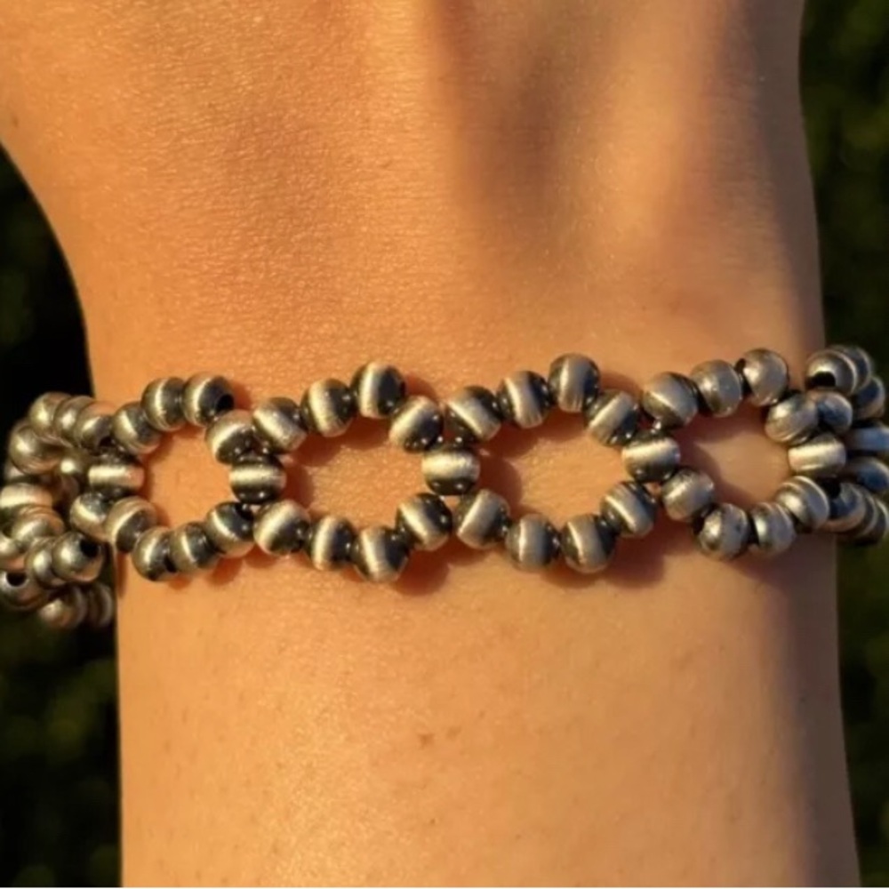 Floral Sterling Silver 4mm Pearls Bead Bracelet. 7 Inch